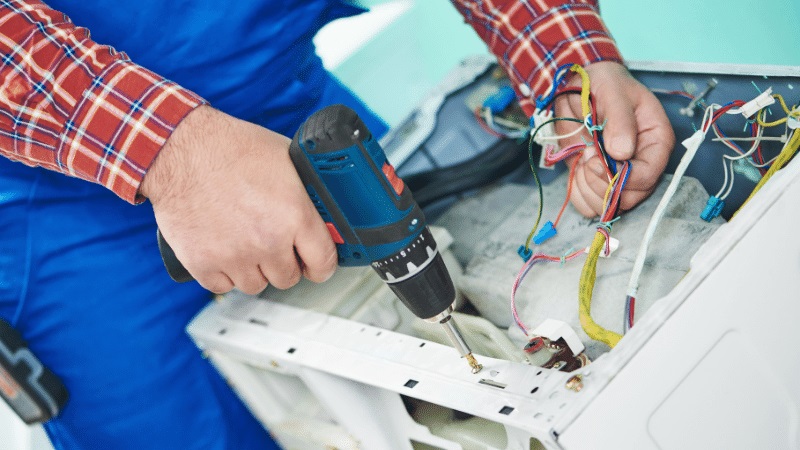 Kula Hisense Hisense çamaşır makinesi kart tamiri – Su almama arızası orijinal parça ile giderildi. - Teknik servis örneği